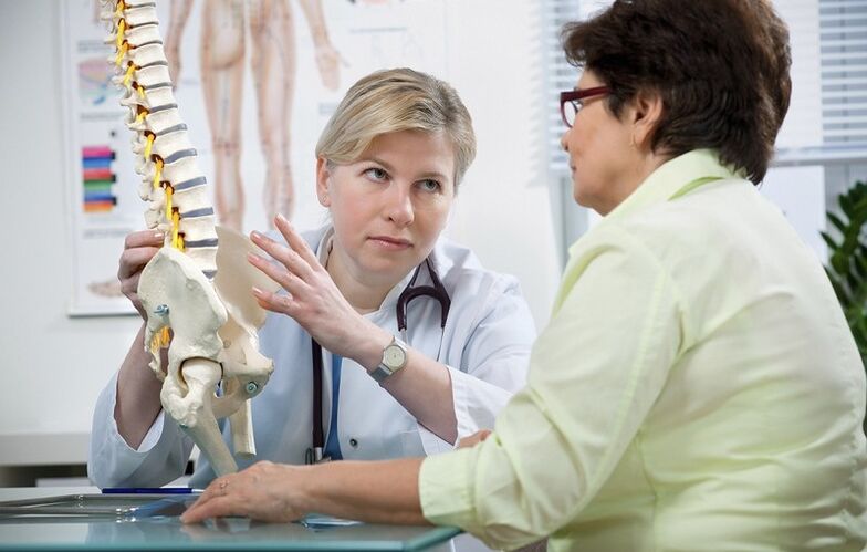 consultation with a doctor for pain under the left shoulder blade